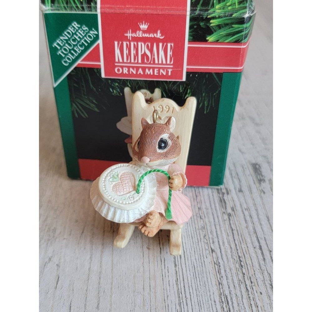 Hallmark loving stitches‎ 1991 ornament Xmas